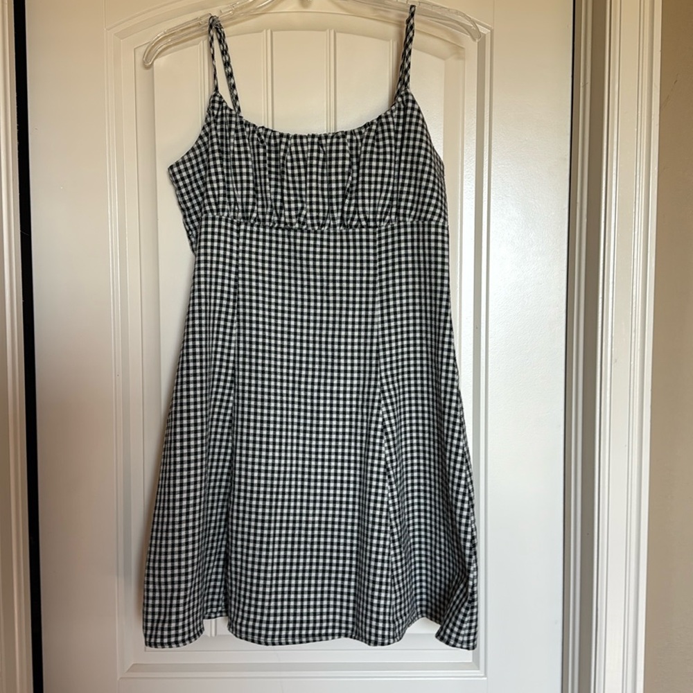 Forever 21 Jumper/Dress gingham/Plaid M
Adjustable straps